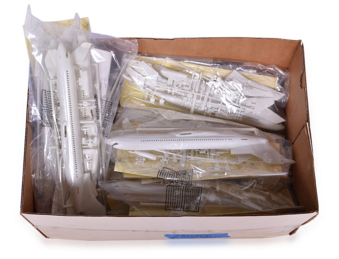 Fifteen Revell 1/144 Scale 727 Model Airplane Kits (1 of 2)