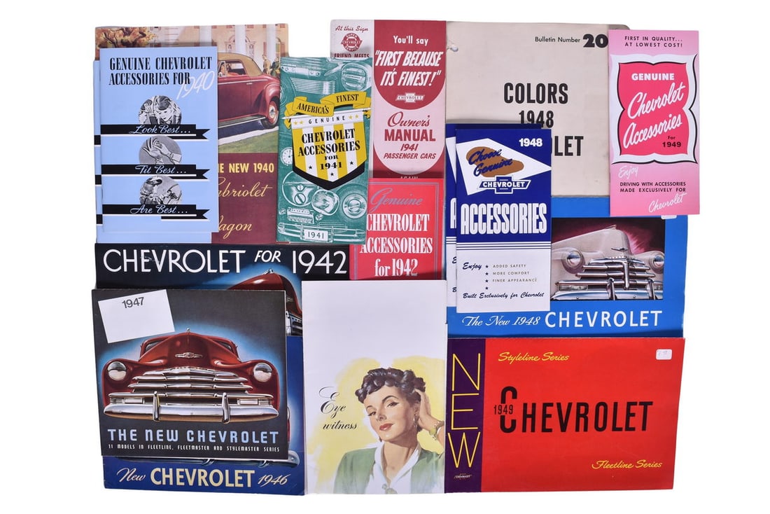 16 Pieces of 1940s Chevrolet Dealership and Sales Literature - Dupont Paint Chips, Accessory (1 of 4)