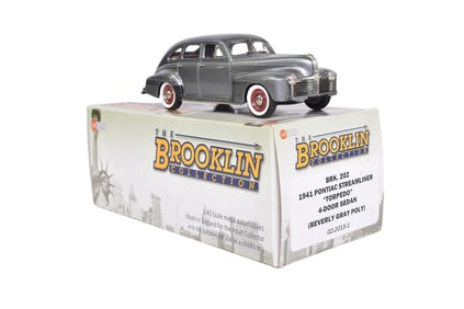 Brooklin BSK202 1941 Pontiac Streamliner "Torpedo" Four-Door Sedan