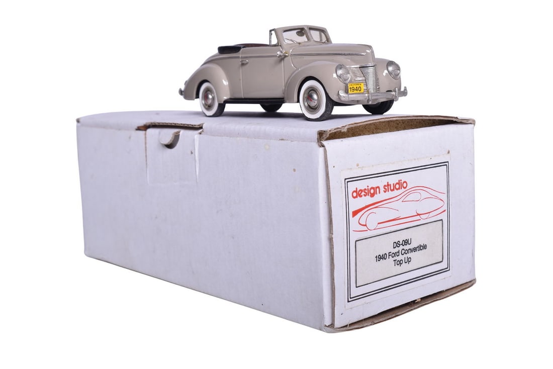 Design Studio DS-09U 1940 Ford Convertible (1 of 3)