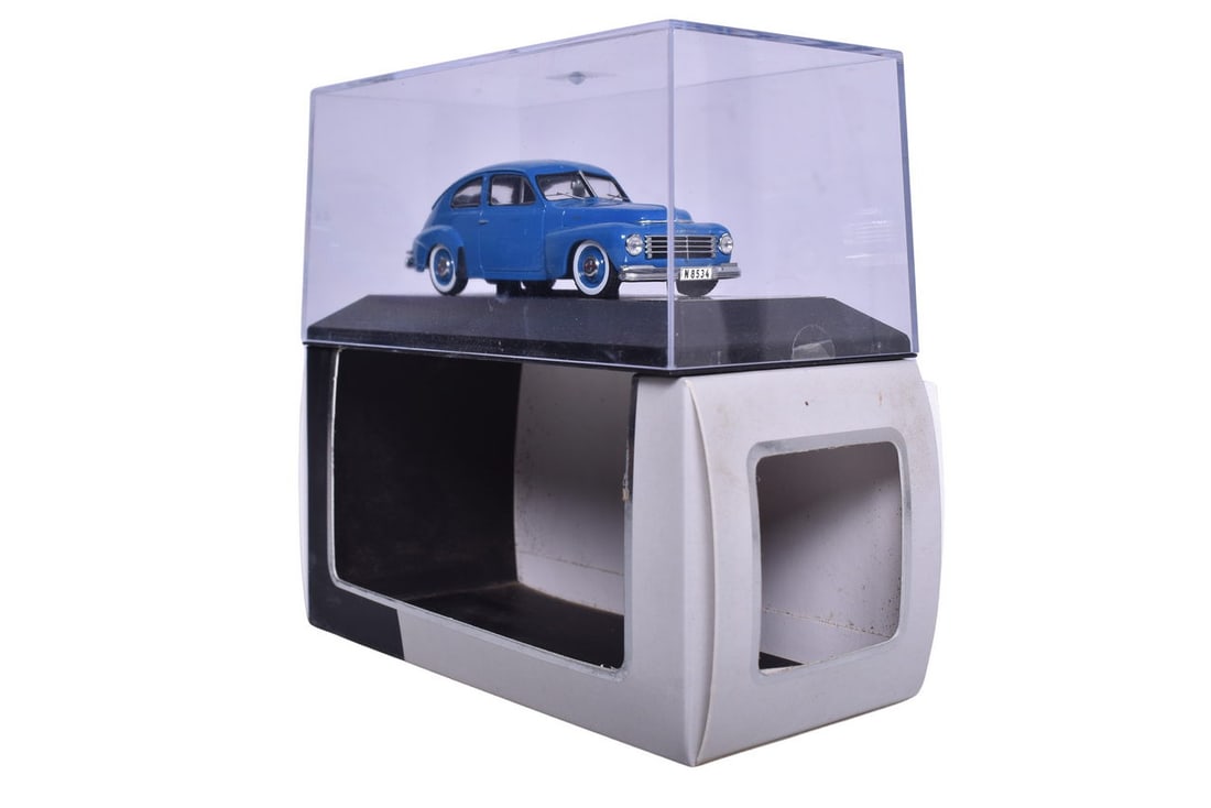 Premium X PRD228 1943 Volvo PV444 (1 of 3)