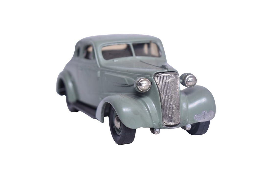 Brooklin BRK04 1937 Chevrolet Coupe: Brooklin BRK04 1937 Chevrolet Coupe Brooklin white metal 1:43 scale BRK04 1937 Chevrolet Coupe in green. No original packaging, missing front bumper. Box size 8" x 8" x 4"