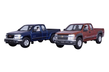 Two Maisto 1:18 Die Cast 2004 Chevrolet, GMC Truck Models