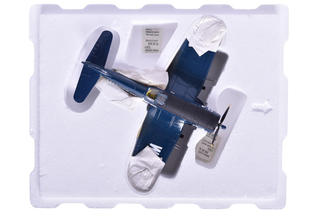 Franklin Mint / Armour Collection 98027 USMC F4U Corsair Korean War Diecast Plane (1 of 2)