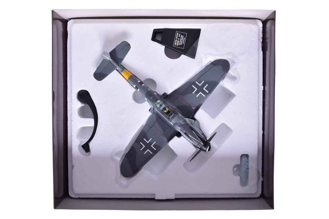 Corgi 1:32 WWII Messerschmitt Bf109G-6 Diecast Plane (1 of 2)
