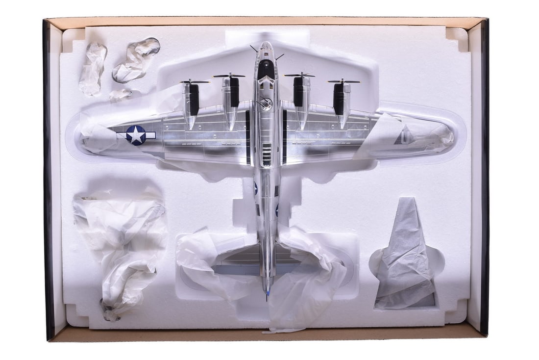 Corgi 1:72 War In The Pacific Boring B-17G 'Sentimental Journey' Diecast Plane: Corgi 1:72 War In The Pacific Boring B-17G 'Sentimental Journey' Diecast Plane Replica 1:72 scale diecast War In The Pacific Boring B-17G - 44-83514 'Sentimental Journey' military plane by Corgi. Item