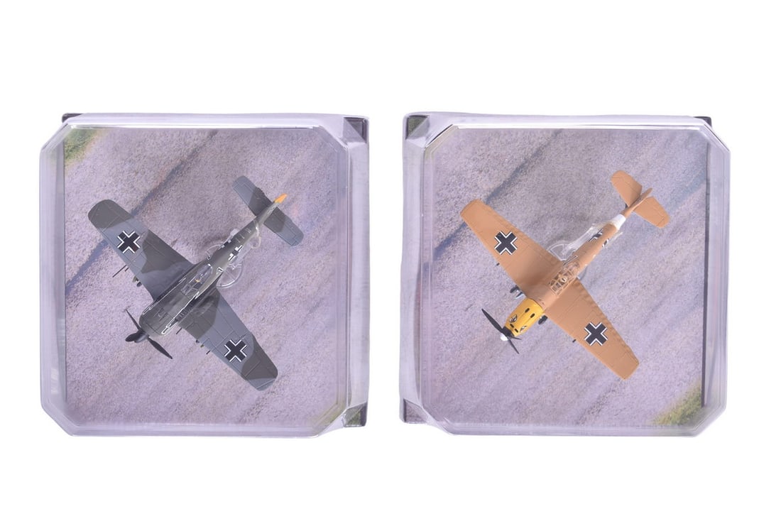 Pair of Corgi WWII Legends 1:72 Messerschmitt BF109E-7 and Focke-Wulf FW 190A-4 Military Planes - (1 of 2)