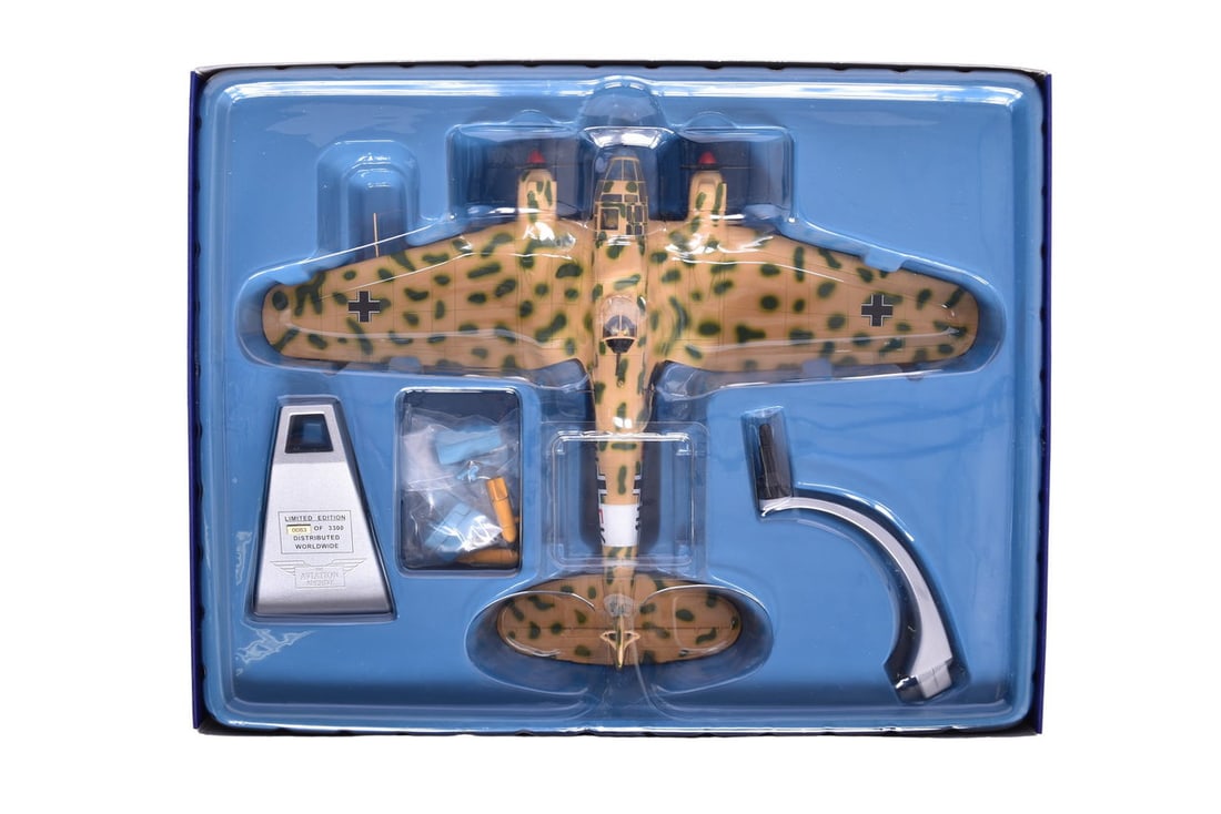 Corgi 1:72 AA33704 Heinkel HE III H-6 "Lowen-Geschwader" Diecast German Air Force Military Plane (1 of 2)