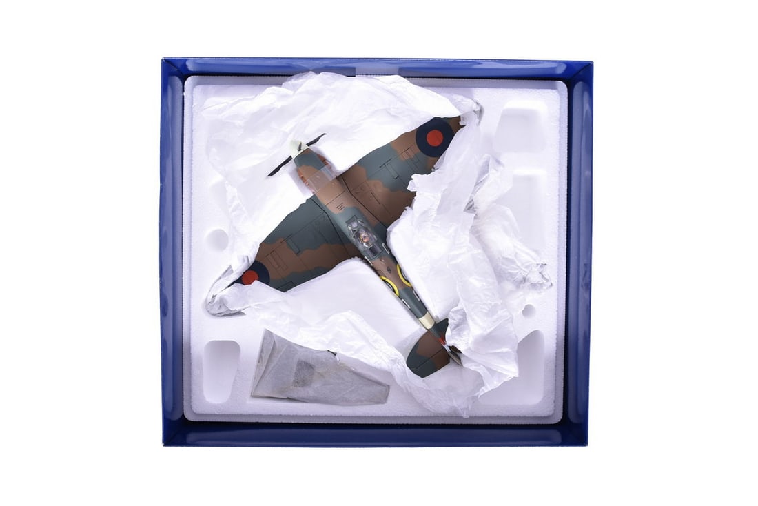Corgi 1:32 AA33903 Supermarine Spitfire MkIIA - P7966 D-B Diecast WWII Military Plane (1 of 2)