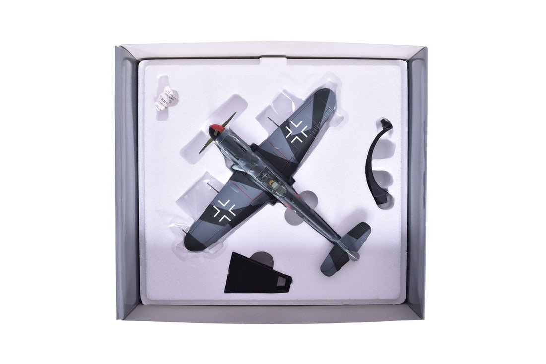 Corgi 1:32 AA34901 Messerschmitt BF109G 'Red 6' Diecast WWII German Military Plane (1 of 2)