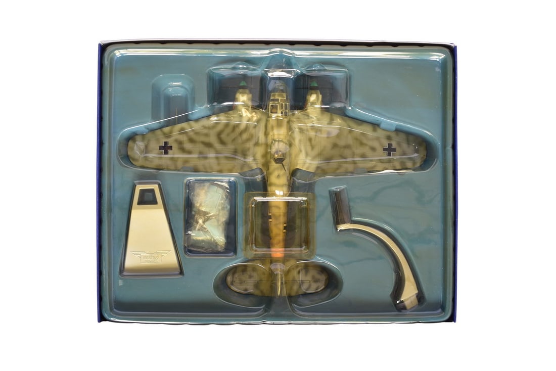 Corgi 1:72 AA33702 Heinkel HE111 H-6 Gefechtsverband Kuhlmey Diecast WWII Military Plane: Corgi 1:72 AA33702 Heinkel HE111 H-6 Gefechtsverband Kuhlmey Diecast WWII Military Plane Replica 1:72 scale die cast Heinkel HE111 H-6 Gefechtsverband Kuhlmey Immola, Finland, July 1944 military plane