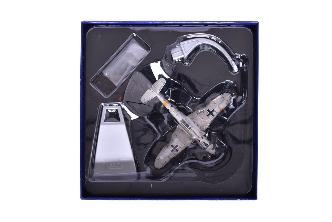 Corgi 1:72 AA27101 Messerschmitt Bf109G-6 Erich Hartmann Diecast German Air Force Plane (1 of 2)