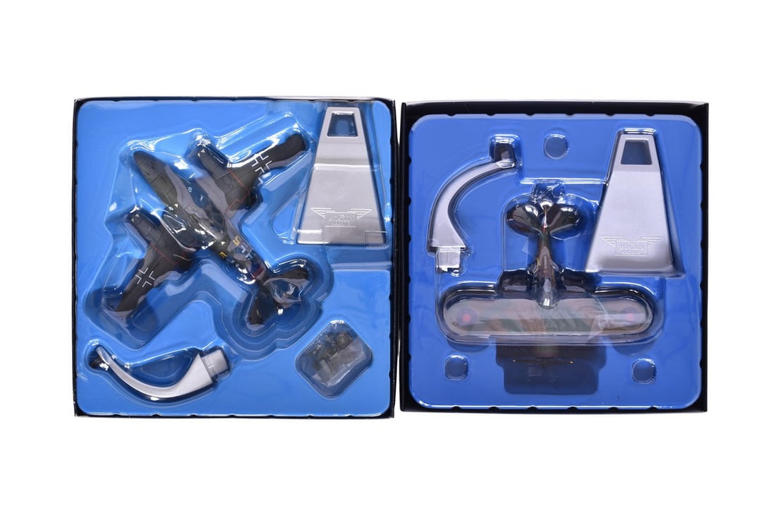 Pair of Corgi 1:72 Diecast WWII Military Planes - Me 262A-1a and Gloster Gladiator Mk.II - He-G: Pair of Corgi 1:72 Diecast WWII Military Planes - Me 262A-1a and Gloster Gladiator Mk.II - He-G Pair of replica 1:72 scale die cast military planes by Corgi Aviation World War II. Includes Me 262A-1a