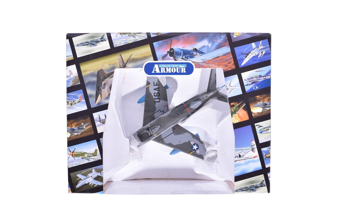 Armour Collection / Franklin Mint 1:48 F86 Sabre Diecast Plane: Armour Collection / Franklin Mint 1:48 F86 Sabre Diecast Plane Replica 1:48 scale diecast F86 Sabre military plane by Armour Collection. Item No. B11 B928 ART 98254. New in box with minimal shelf wear