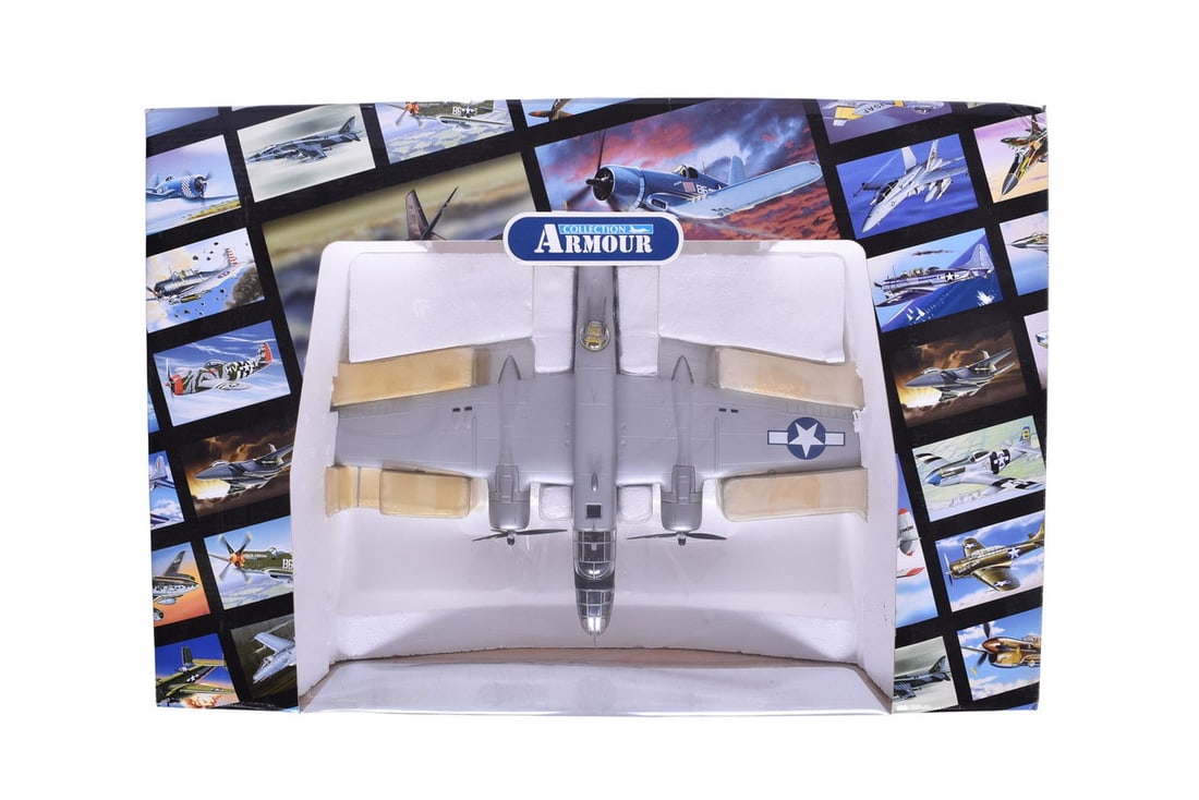 Armour Collection / Franklin Mint 1:48 B25 Mitchell Chow Hound Jr Diecast Plane (1 of 2)