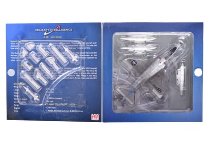 Hobby Master 1:72 A-4E Skyhawk John McCain US Navy Diecast Military Jet Plane