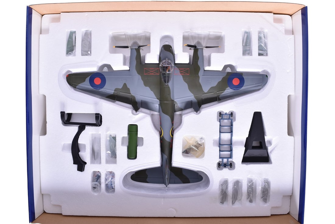 Corgi 1:32 AA34601 WWII DH Mosquito B MKXVI Diecast Fighter Airplane (1 of 2)