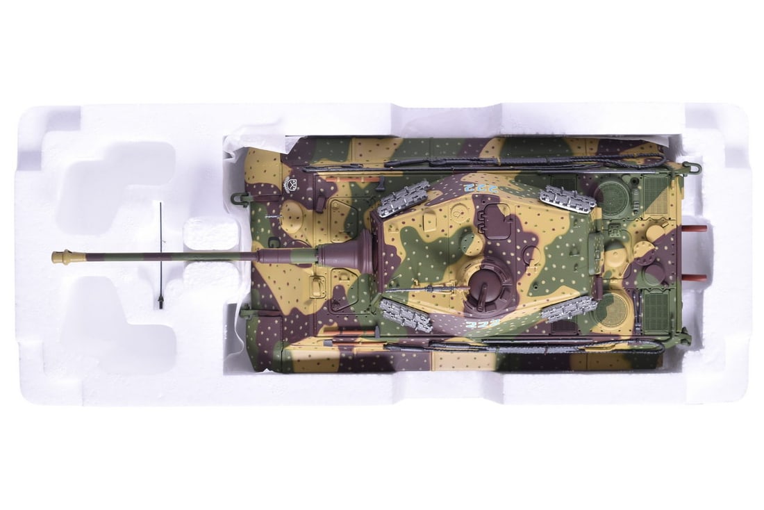 Minichamps 1:35 Panzerkampfwagen V Jagdpanther Diecast WWII Military Tank - Urban Gray Tan Matrix: Minichamps 1:35 Panzerkampfwagen V Jagdpanther Diecast WWII Military Tank - Urban Gray Tan Matrix Replica 1:35 scale die cast Panzerkampfwagen V Jagdpanther Schwere Heeres Panzer Jagdabteilung 559, We