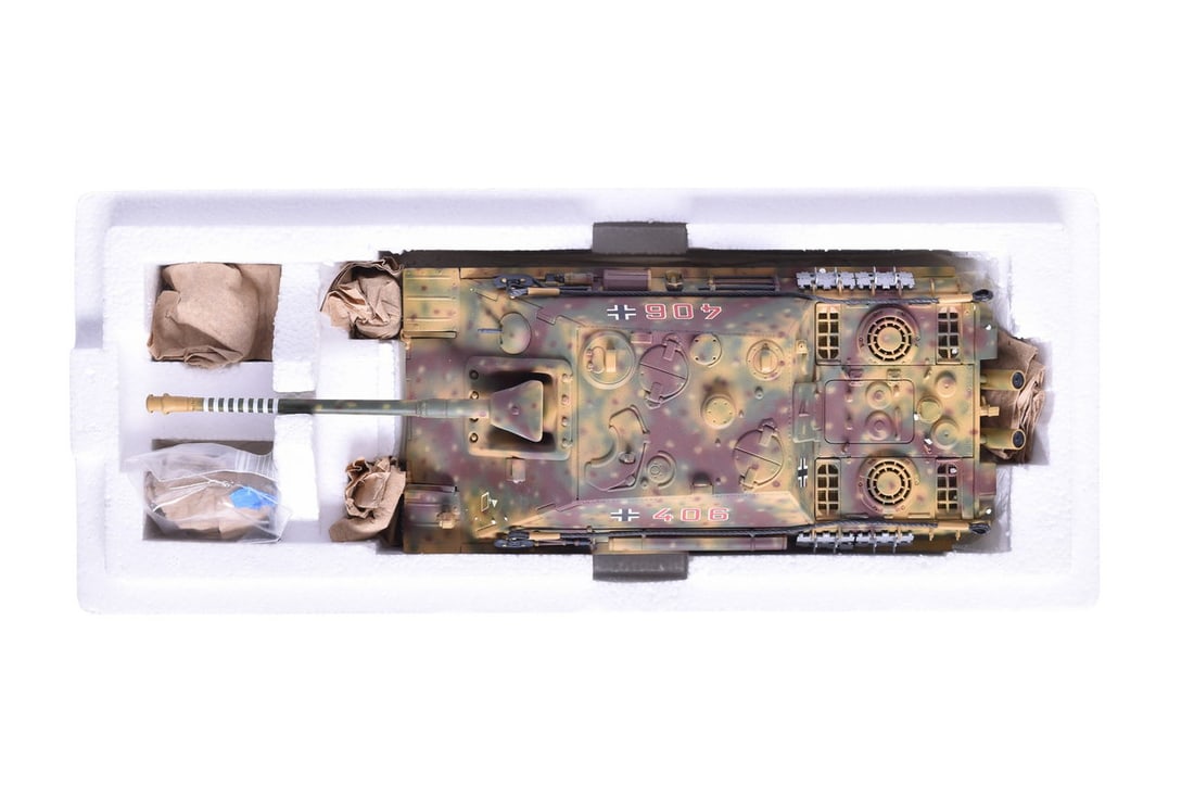 Minichamps 1:35 Panzerkampfwagen V Jagdpanther Diecast WWII Military Tank: Minichamps 1:35 Panzerkampfwagen V Jagdpanther Diecast WWII Military Tank Replica 1:35 scale die cast Panzerkampfwagen V Jagdpanther Schwere Heeres Panzer Jagdabteilung 553, France 1944 WWII military 