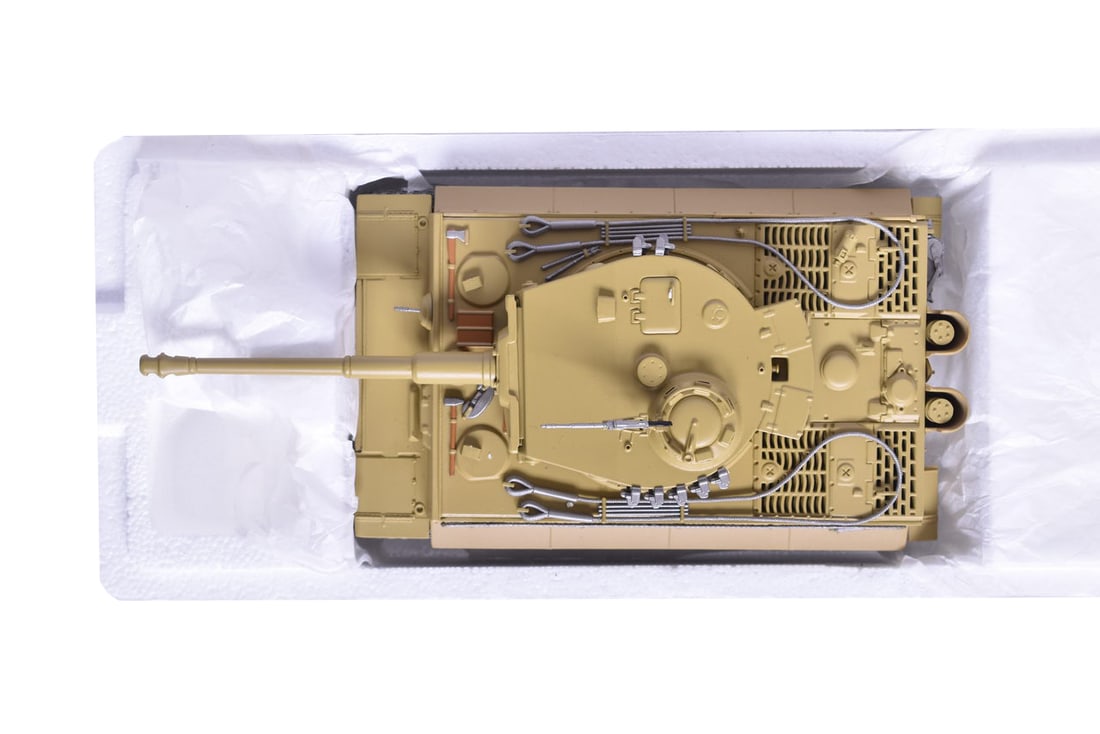 Minichamps 1:35 Panzerkampfwagen VI Tiger I Late Version Diecast Military Tank: Minichamps 1:35 Panzerkampfwagen VI Tiger I Late Version Diecast Military Tank Replica 1:35 scale die cast Panzerkampfwagen VI Tiger I Late Version military tank by Minichamps. Item No. 350 010000. Ap