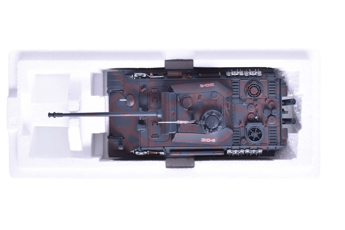 Minichamps 1:35 Panzerkampfwagen V Panther AUSF. G Diecast German WWII Military Tank (1 of 3)