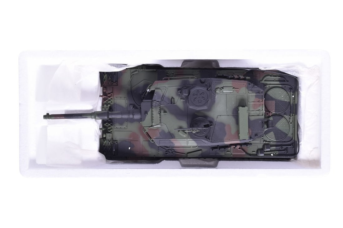 Minichamps 1:35 Leopard 2 A4 Diecast NATO Military Tank (1 of 3)