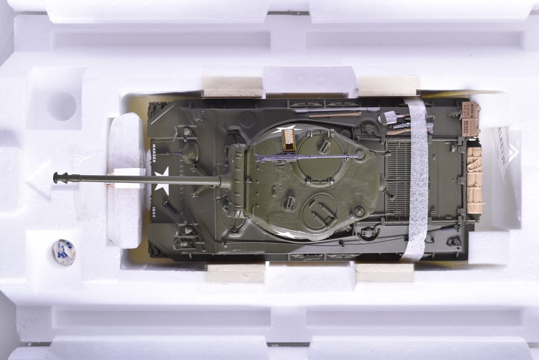 Franklin Mint 1:24 General George S. Patton's M4-A3 Sherman Tank Diecast WWII Model (1 of 3)