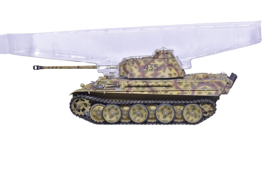 Dragon Armor 1:35 Panther G Late Production Sd.Kfz.171 Diecast WWII Military Tank: Dragon Armor 1:35 Panther G Late Production Sd.Kfz.171 Diecast WWII Military Tank Replica 1:35 scale die cast Panther G Sd.Kfz.171 Late Production, Unidentified Unit, Balaton 1945 military tank by Dra