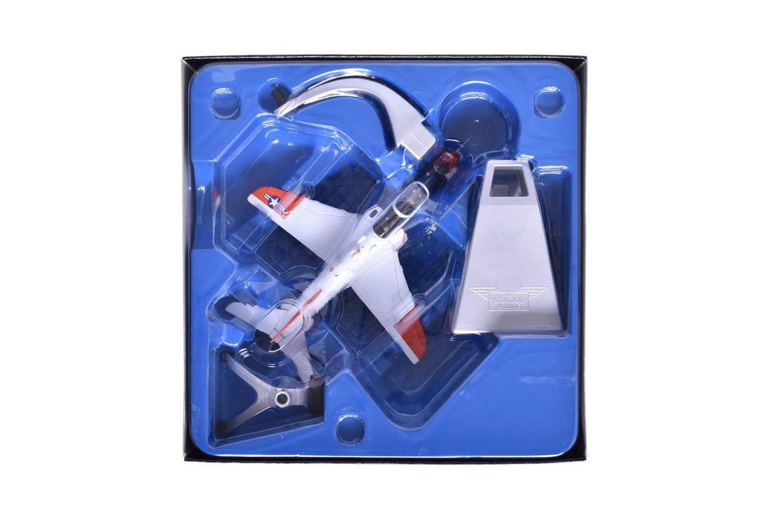 Corgi 1:72 McDonnell Douglas (BAe) T-45 Goshawk - US Navy Diecast Plane: Corgi 1:72 McDonnell Douglas (BAe) T-45 Goshawk - US Navy Diecast Plane Replica 1:72 scale diecast US Modern Warfare McDonnell Douglas (BAe) T-45 Goshawk - Prototype, US Navy, BuAer 162787, 1991 milit