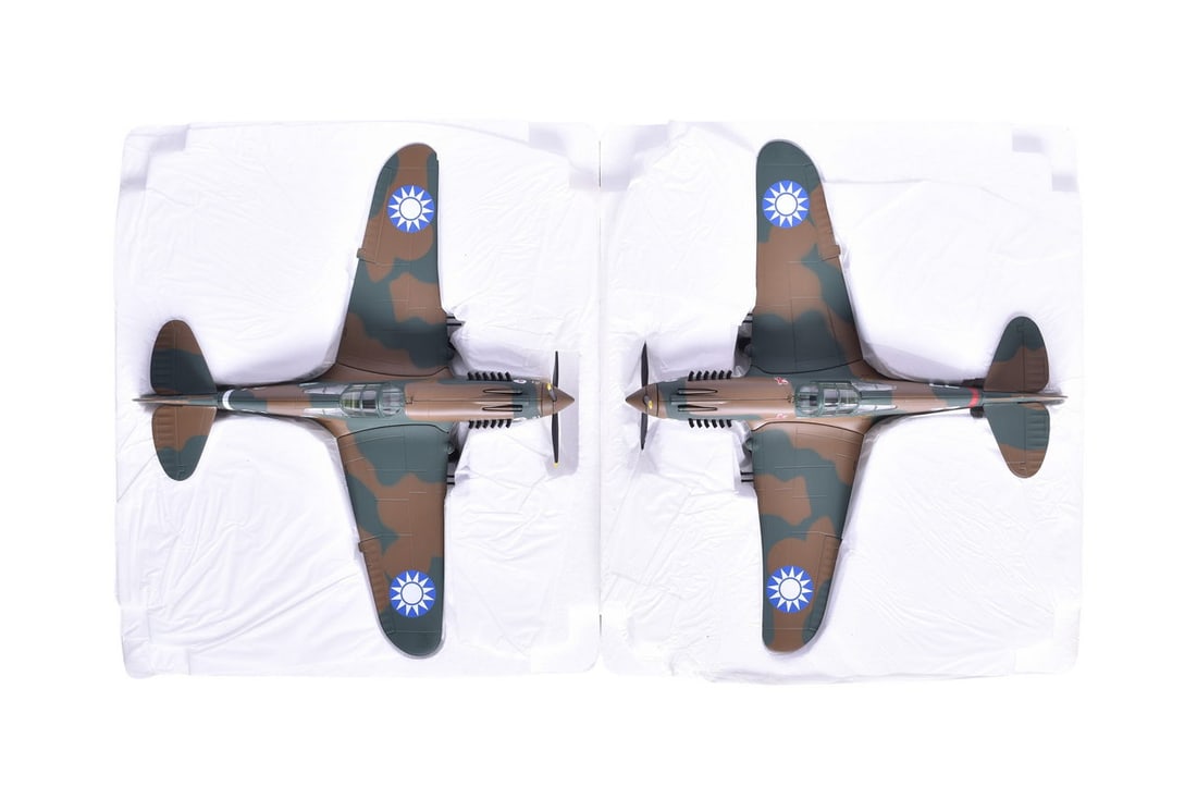Pair of Liberty Classics 1:44 Diecast WWII Military Planes - #21 and #77 P-40C Warhawks (1 of 3)