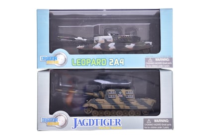 Pair of Dragon Armor 1:72 Diecast WWII Military Tanks - Leopard 2A4 and Jagdtiger Porsche Version