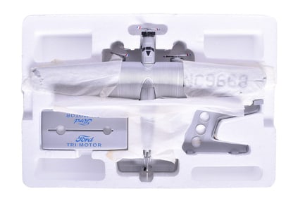 ERTL 1:72 Ford Tri-Motor United Airlines Diecast Airplane Model - NIB