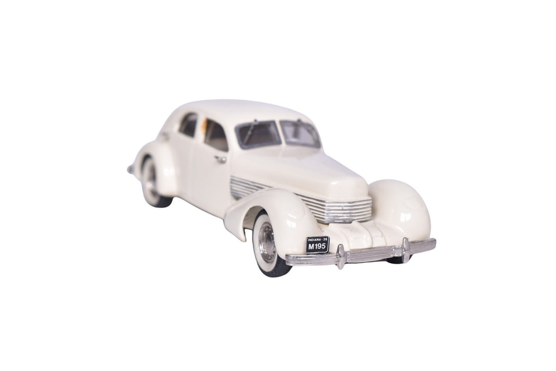 Mini Marque 1936 Cord Westchester: Mini Marque white metal 1:43 scale 1936 Cord Westchester in white. Car does not come with original packaging, like new condition.