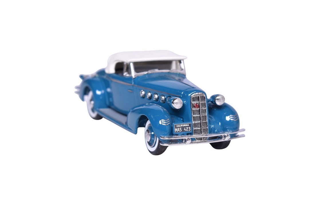 Durham Classics 1934 La Salle: Durham Classics white metal 1:43 scale 1934 La Salle in blue. Car does not come with original packaging, missing hood ornament.