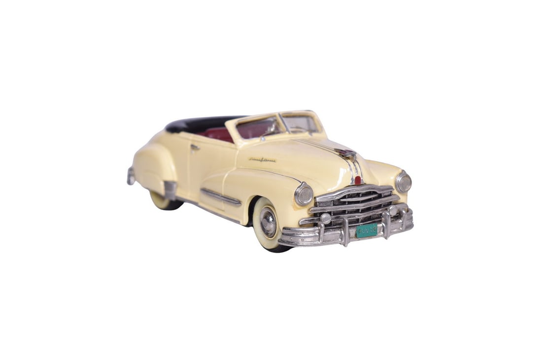 Conquest Models Nr. 14 1948 Pontiac Torpedo Eight De-Luxe: Conquest Models white metal 1:43 scale Nr. 14 1948 Pontiac Torpedo Eight De-Luxe in cream. Car does not come with original packaging, one missing side windshield.