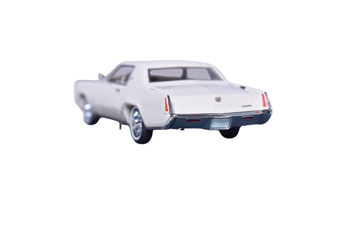 NEO Scale Models Cadillac Eldorado - 2