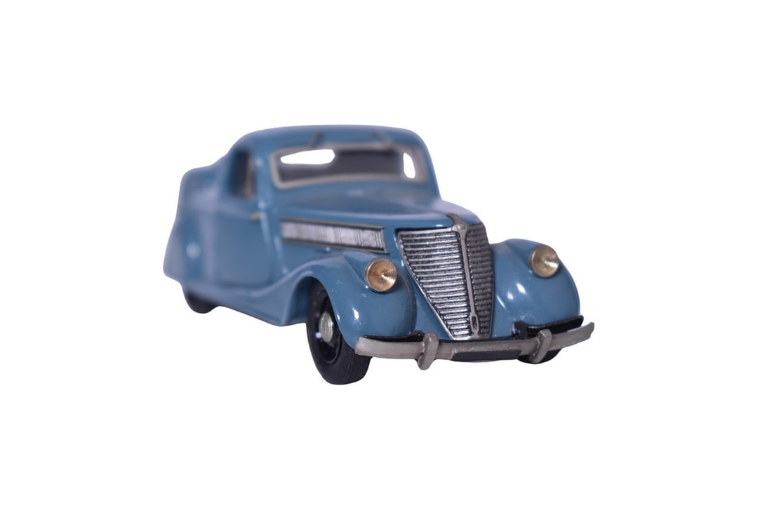 Belle-Epoque 1939 Renault Viva Grandsport in Gazogene Blue (1 of 3)