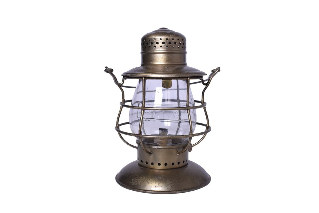 Star Headlight Company Grand Trunk Railway Railroad Bell Bottom Lantern: Star Headlight Company bell bottom lantern with what looks like GT Ry embossed on the shoulder. The G is oddly shaped in the embossing. The lantern has some mild pitting, and presents very well. Burne