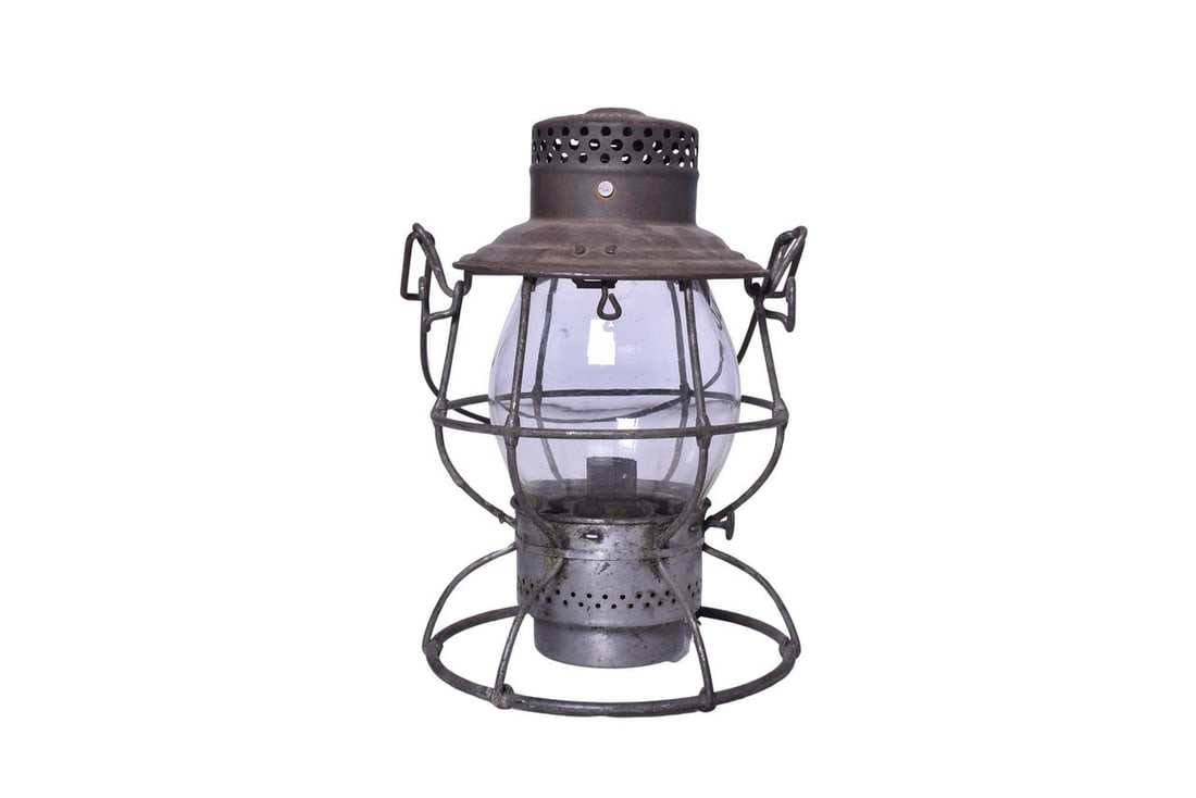 Adlake Reliable Oregon-Washington Railroad & Navigation Company Lantern: Adlake Reliable lantern with OW RR & N Co. embossed on the shoulder. Latest patent date on the shoulder rim reads Apr 1 1913. Lantern body is in good condition with small spots of rust. Burner pot and