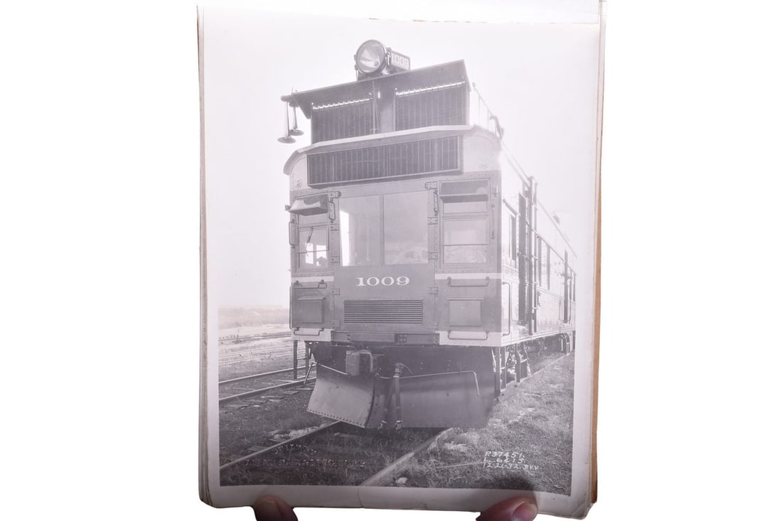 29 Chicago & Eastern Illinois Railroad Doodlebug 1009 Builders Photographs: Group of 29 photos showing the completed 109 C&EI doodlebug. Shows interior, exterior, mechanical, and cab interior photographs. Photos date from late 1932 and the album has a mild curl. The photos