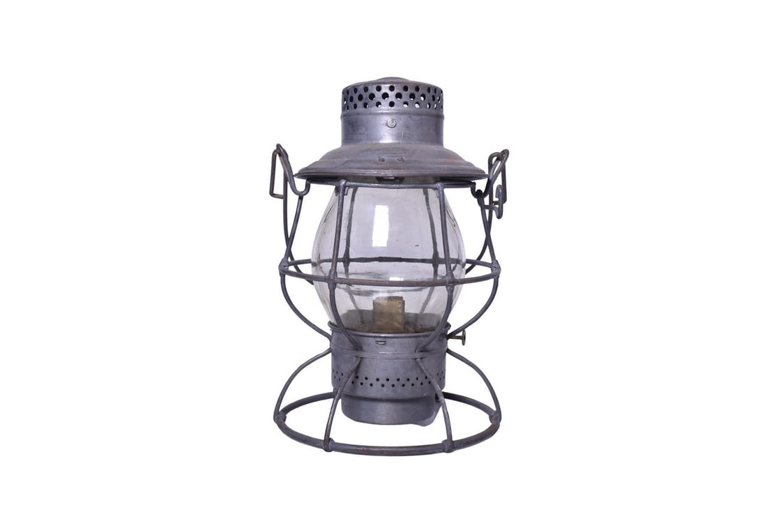 Adlake Reliable Buffalo & Lake Erie Traction Company Railroad Lantern: Adams & Westlake Adlake Reliable lantern with B&LET Co. embossed on the shoulder. Latest patent date found on the shoulder rim reads Apr. 1 1913. Body is in good shape, clean with some very small spot