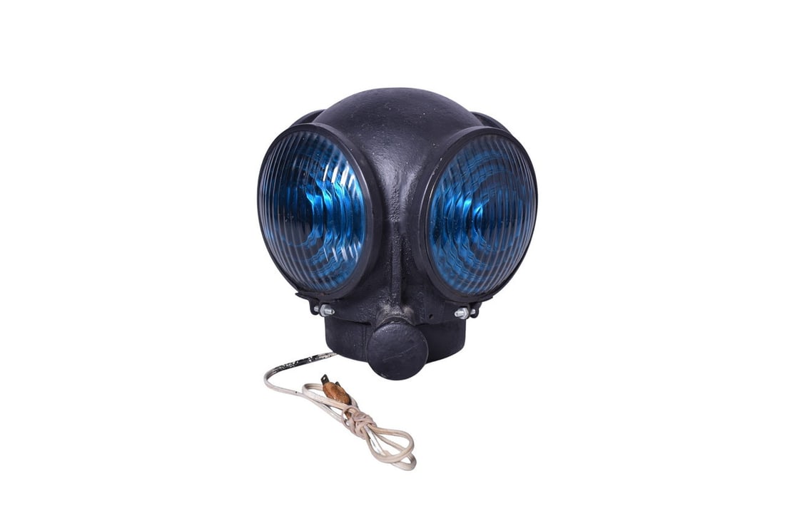 Adlake Restored Marker Lamp: Top cast with ADLAKE with a 57252 tag. Equipped with three green and one red lens Body has been repainted with new lenses installed. We assume lamp has been electrified, however, we are unable to open