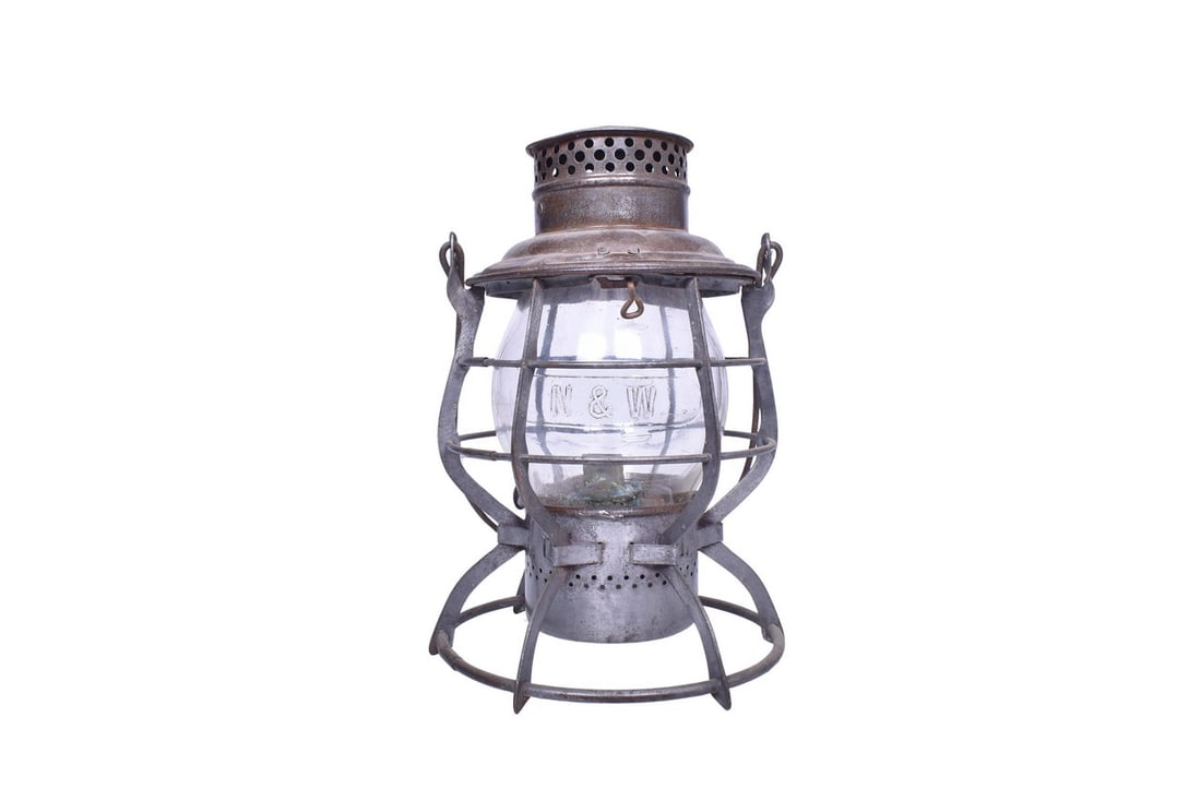 Adlake Reliable Norfolk and Western Railway Railroad Lantern w/ Clear Cast Globe: Adams & Westlake Adlake Reliable lantern with N&W Ry embossed on the shoulder. Latest patent date found on the shoulder rim reads Apr. 1 1913. Lantern presents well, likely cleaned at some point, with