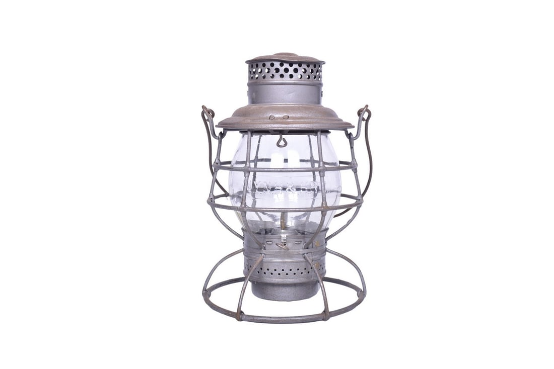 Adlake Reliable New York, New Haven & Hartford Railroad Lantern w/ Clear Cast Globe: Adams & Westlake Adlake Reliable lantern with NYNH&H RR embossed on the shoulder. Latest patent date on the shoulder rim reads Apr. 1 1913. Lantern presents well with some light rust and pitting. Burn