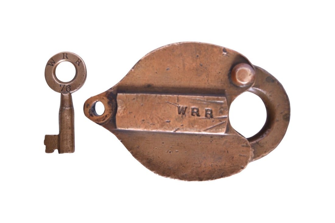 T. Slaight Wabash Railroad Brass Heart Shaped Lock and Tapered Barrel Single Ring Key (1 of 3)