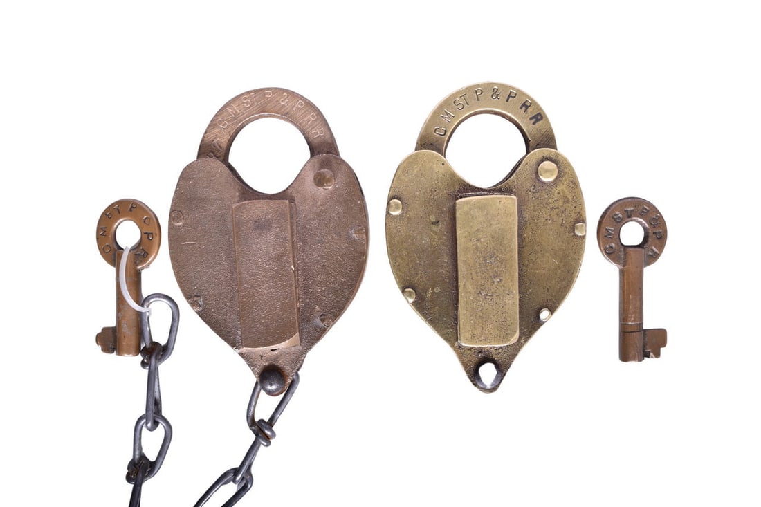 Pair of Chicago Milwaukee and St. Paul Railway Hansl Brass Heart Shaped Locks w/ Keys (1 of 5)
