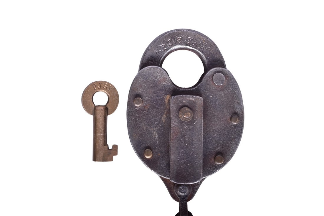 Pittsburg Joint Stock Yard Iron Lock w/ Brass Key (1 of 4)