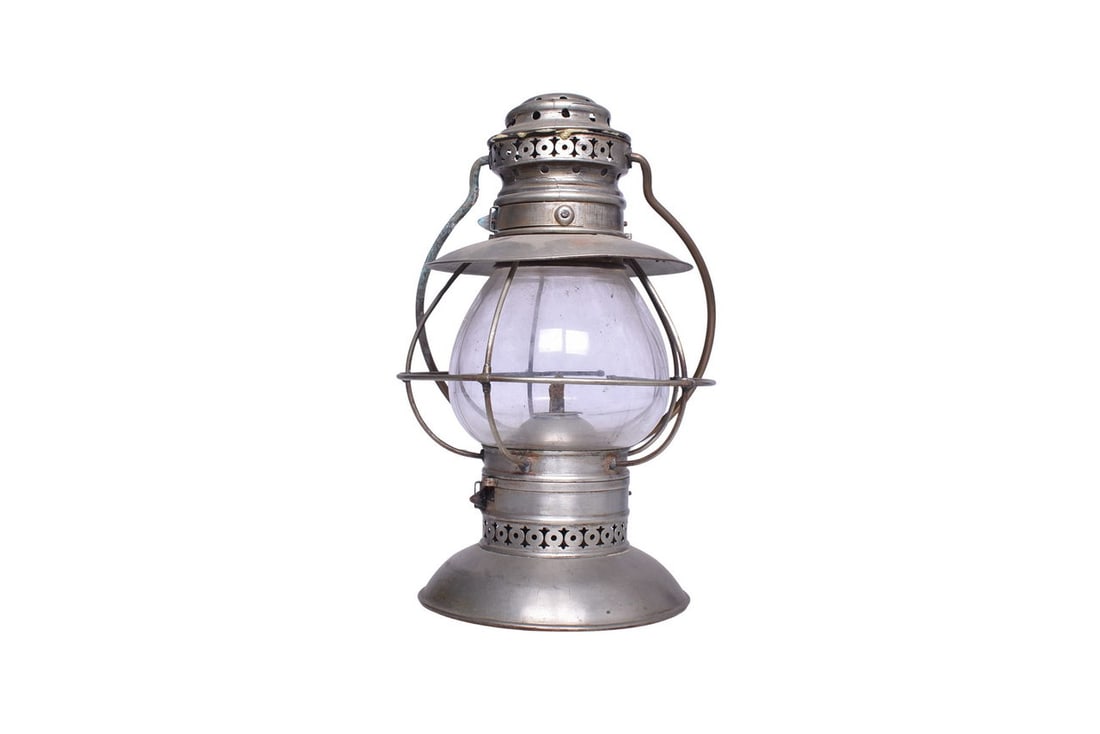J.H. Kelly Bell Bottom Conductors Lantern (1 of 5)