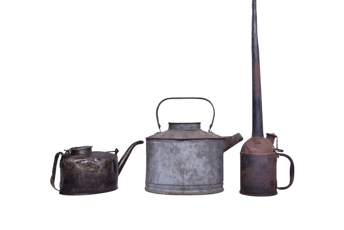 Trio of Lehigh Valley Railroad Tin Ware - Tall Oiler / Oil Can, Water Can, Journal Oil Can (1 of 6)