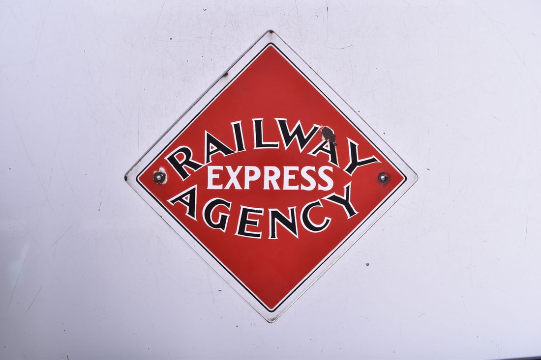16 3/4" Railway Express Agency Porcelain Railroad Sign (1 of 3)